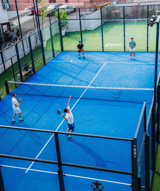 How much does it cost to rent a padel court?