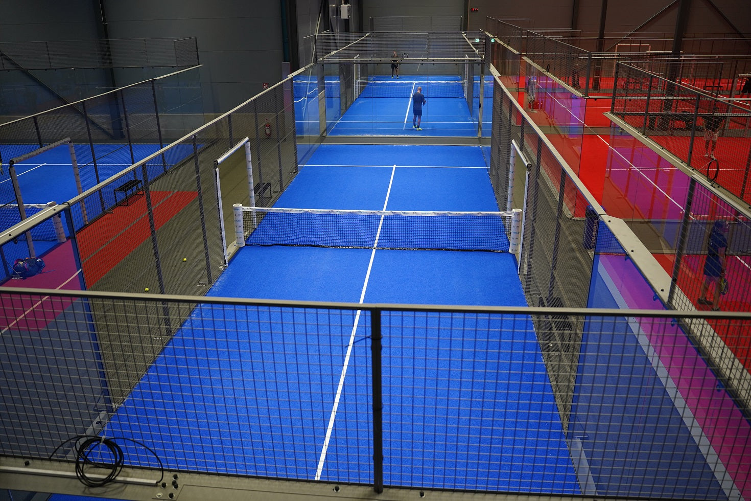 Can you play singles padel?