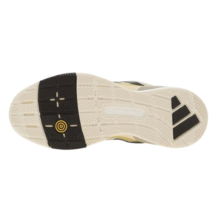 Mixed tread pattern on an all court outsole